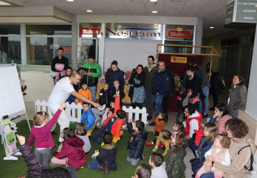 Gran éxito de participación na II Feira Labrega de Brión, que reuniu unha vintena de postos no centro comercial Monte Balado